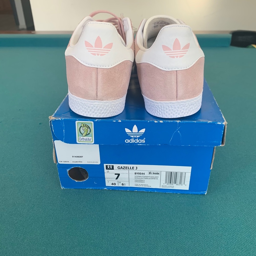 Shoes - Picture 4 of 4